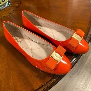 Salvatore Ferragamo Varina bow-embellished patent-leather ballet flats